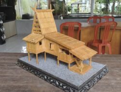 Warga Binaan Lapas Narkotika Karang Intan Ciptakan Miniatur Rumah Adat Banjar Bernilai Seni Tinggi