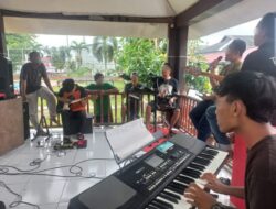 Warga Binaan Tampak Bersemangat Latihan Musik Di Gazebo Lapas Banjarmasin