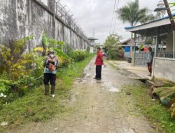 Lapas Banjarmasin Jaga Kebersihan Mushala Dan Lingkungan Komplek Pegawai