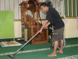 Warga Binaan Lapas Banjarmasin Laksanakan Kebersihan Masjid Sebagai Bentuk Pembinaan Spiritual