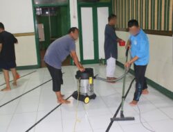 Warga Binaan Lapas Banjarmasin Gelar Gotong Royong Akhir Bulan Di Masjid Baabud Taqwa