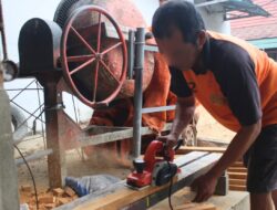 Lapas Banjarmasin Giatkan Pembinaan Kemandirian Melalui Kegiatan Pertukangan Kayu