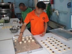 Warga Binaan Lapas Banjarmasin Produksi Roti Sobek Sebagai Bentuk Pembinaan Kemandirian