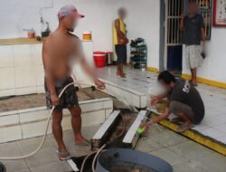 Tamping Kebersihan Blok Echo Lapas Banjarmasin Laksanakan Tugas Harian Dengan Disiplin