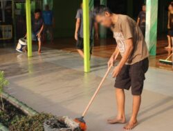 Warga Binaan Lapas Banjarmasin Rutin Laksanakan Kebersihan Masjid Baabud Taqwa