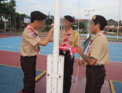Warga Binaan Lapas Banjarmasin Laksanakan Penurunan Bendera Dengan Khidmat