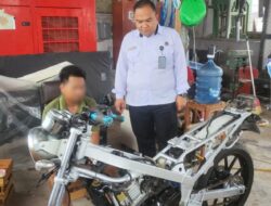 Kasubsi Sarana Kerja Lapas Banjarmasin Awasi Langsung Kegiatan Body Repair