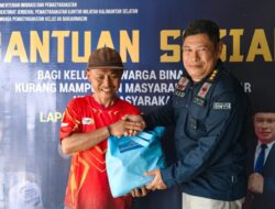 Kalapas Akhmad Herriansyah Pimpin Penyerahan Bantuan Sosial Bagi Masyarakat Sekitar Lapas