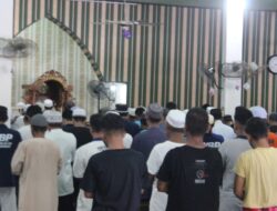 Suasana Khusyuk Iringi Salat Ashar Berjamaah Di Masjid Baabut Taqwa Lapas Banjarmasin
