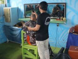 WBP Lapas Banjarmasin Jalani Pembinaan Kemandirian Lewat Jasa Cukur Rambut