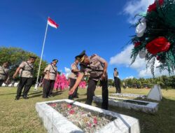 Jelang Hari Bhayangkara ke-80, Polres Kepulauan Tanimbar Ziarah ke Makam Pahlawan
