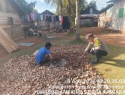 Bhabinkamtibmas Kainara Dukung Petani Kopra, Perkuat Keamanan dan Ekonomi Desa