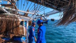 Polair Tanimbar Kawal Nelayan Panen Telur Ikan Terbang