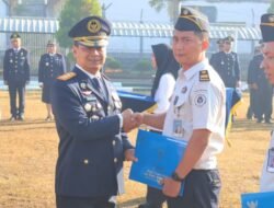 HUT ke-81 RI, Tujuh Petugas Lapas Narkotika Karang Intan Terima Satyalancana Karya Satya XX