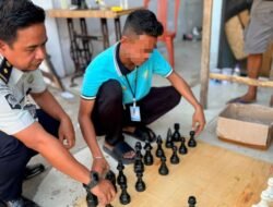 Lapas Narkotika Karang Intan Dorong Kemandirian Warga Binaan melalui Kegiatan Pembuatan Papan Catur