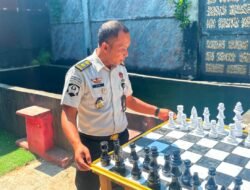 Lapas Narkotika Karang Intan Latih Keterampilan Warga Binaan Lewat Pembuatan Papan Catur