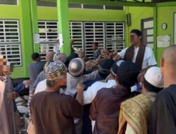 Jumat Berkah, Petugas Lapas Narkotika Karang Intan Bagikan Roti kepada Warga Binaan