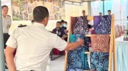 Kakanwil Ditjenpas Kalsel Apresiasi Sasirangan Kayn Nakarin Karya Warga Binaan Lapas Narkotika Karang Intan