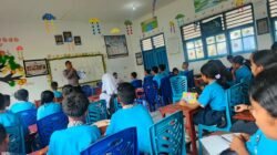 Bhabinkamtibmas Desa Adaut 2 Sosialisasikan SPMB SMA Kemala Taruna Bhayangkara demi Jaring Animo Pelajar