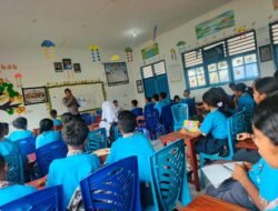 Bhabinkamtibmas Desa Adaut 2 Sosialisasikan SPMB SMA Kemala Taruna Bhayangkara demi Jaring Animo Pelajar