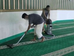 WBP Lapas Banjarmasin Gotong Royong Bersihkan Masjid Baabut Taqwa