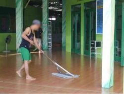 Warga Binaan Lapas Banjarmasin Bersihkan Masjid Baabut Taqwa melalui Pembinaan Kepribadian