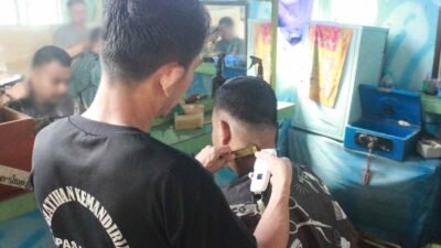 Lapas Banjarmasin Dorong Kebiasaan Hidup Bersih melalui Layanan Pangkas Rambut Warga Binaan