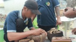 Warga Binaan Lapas Banjarmasin Sulap Batok Kelapa Menjadi Kotak Tisu dan Bunga Hias
