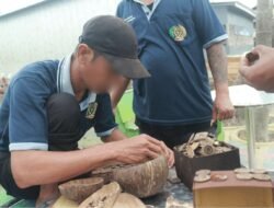 Warga Binaan Lapas Banjarmasin Sulap Batok Kelapa Menjadi Kotak Tisu dan Bunga Hias